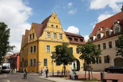 Kreativworkshop mit Anna Adam und Eva Lezzi für Kinder: Wir bauen Taschen-Sukkas und erfinden Geschichten.