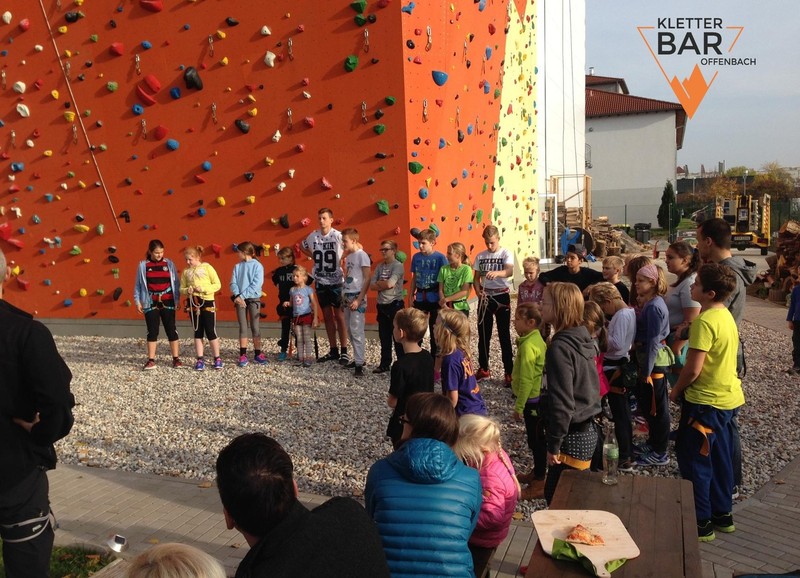Herbst 2: Tagesfahrt: KletterBar Offenbach und MainTaunusZentrum