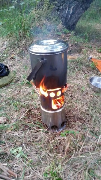 Kochen im Freien auf offener Flamme
