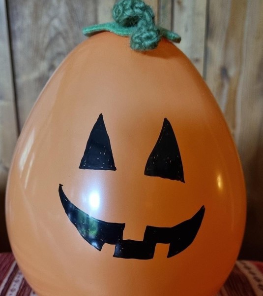 Halloween-Deko basteln - Ein Kreativkurs für Eltern mit einem Kind ab 4 Jahren