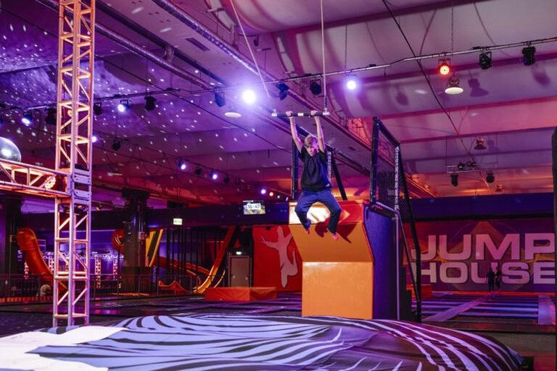 Trampolinhalle Hengelo und Bummeln in Enschede