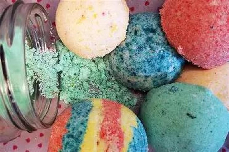 Bunte Badekugeln gestalten