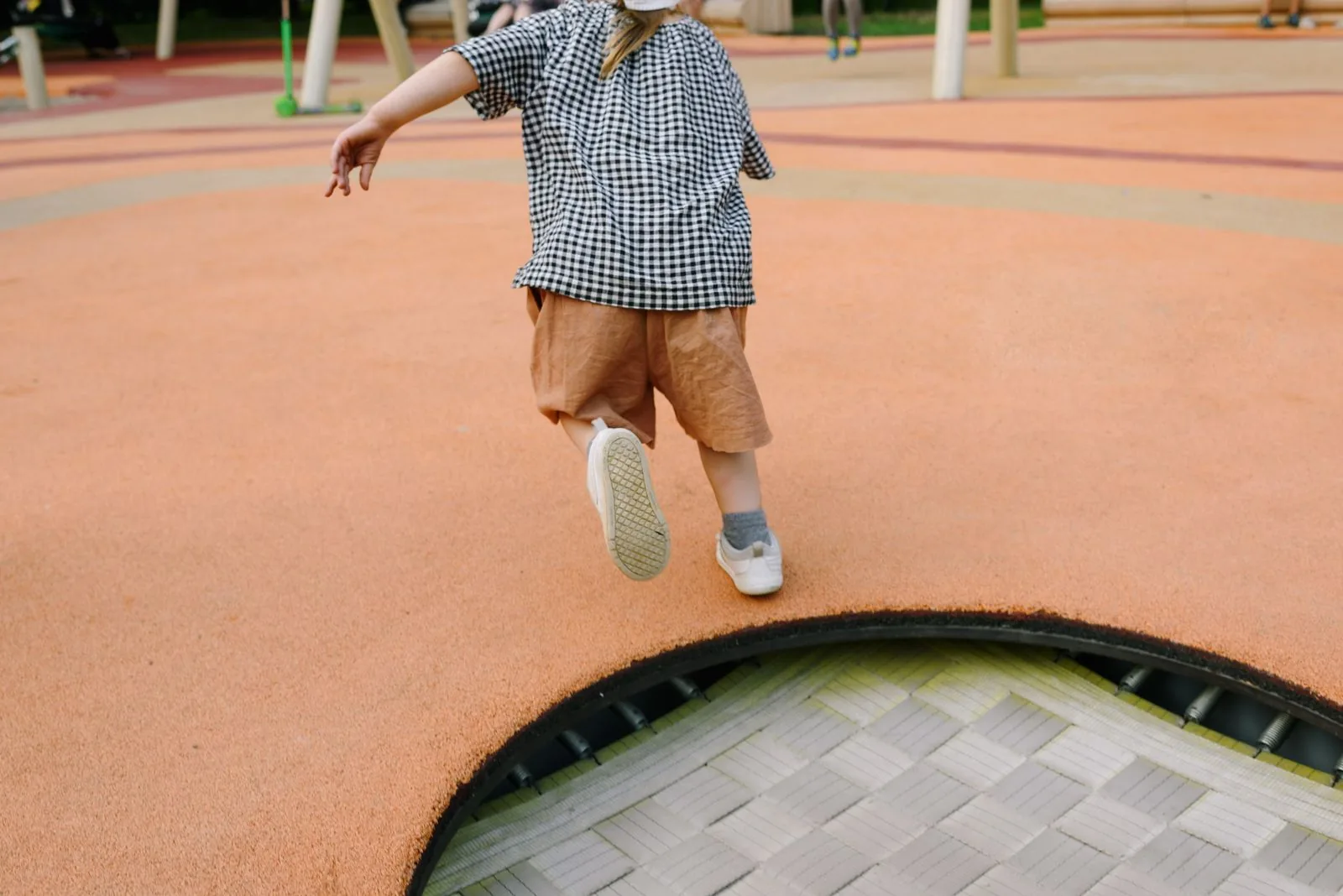 Hüpfburgen & Trampolinparks für Kinder